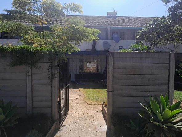 2 Bedroom Flat & Apartment