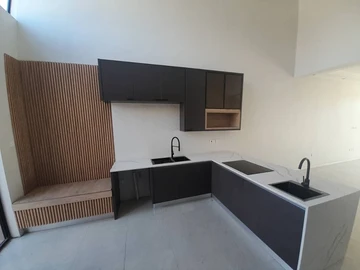 4 Bedroom Garden Flat