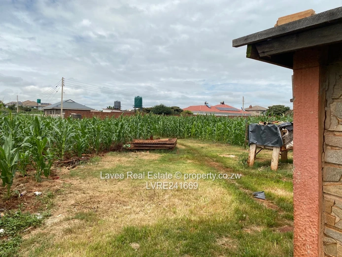 CORNER STAND SITTING ON 2352sqm MOUNT PLEASANT HEIGHTS PRIME LAND