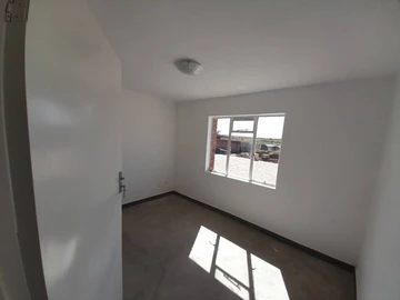 2 Bedroom Flat & Apartment