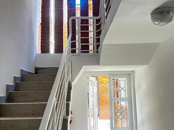 2 Bedroom Flat & Apartment
